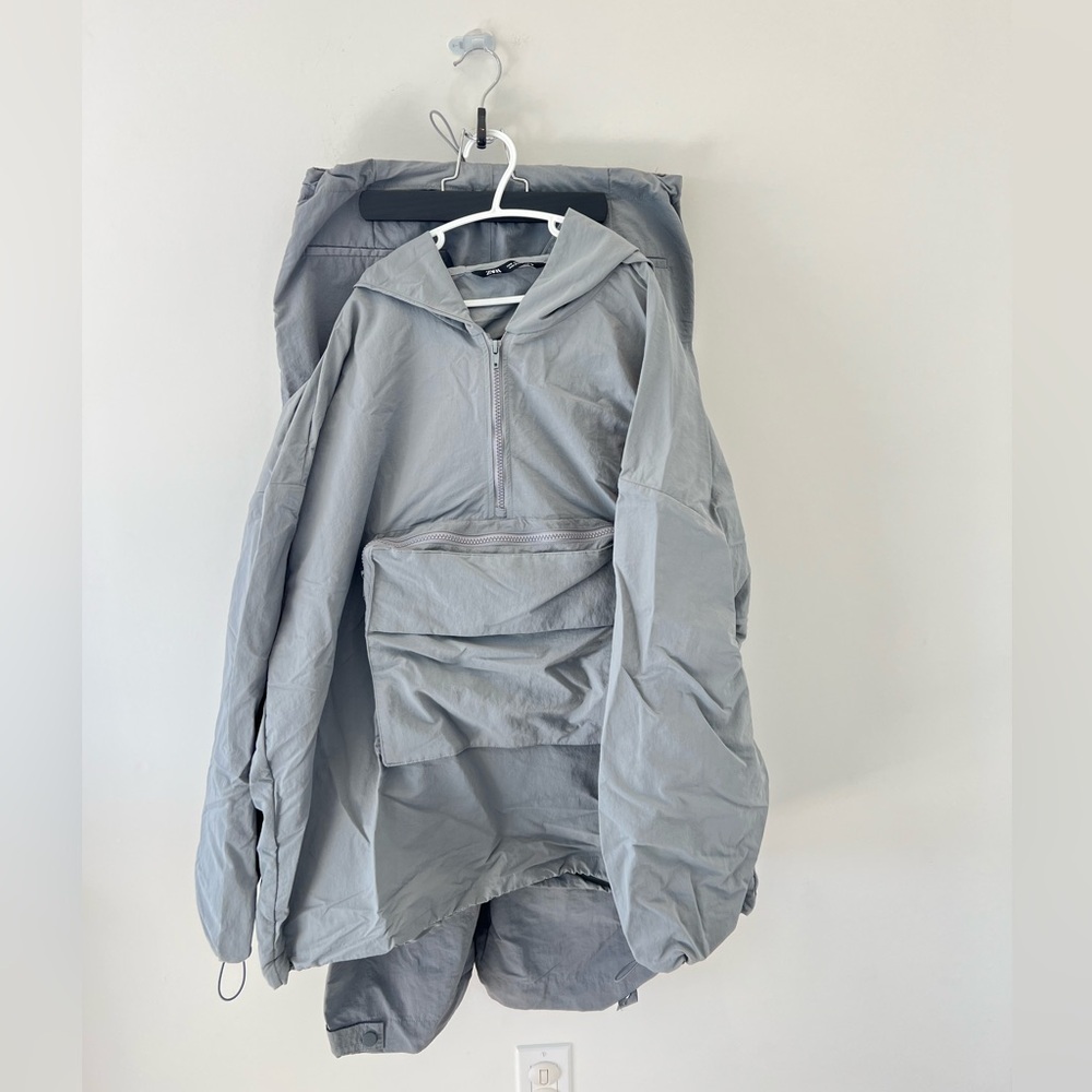 Zara Medium track set.